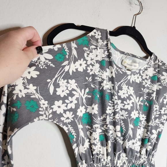 Tucker + Tate Stretch Floral Cold-Shoulder dress. - Picture 3 of 10